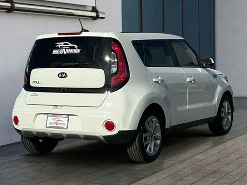 Used 2019 Kia Soul + image 4