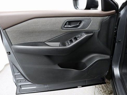 Used 2023 Nissan Rogue S image 24