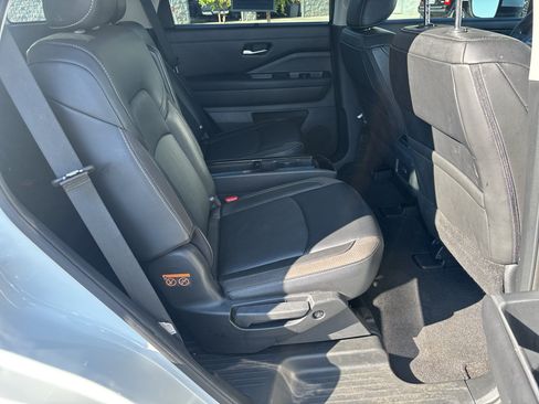 Used 2024 Nissan Pathfinder SL w/ SL Premium Package FWD image 25