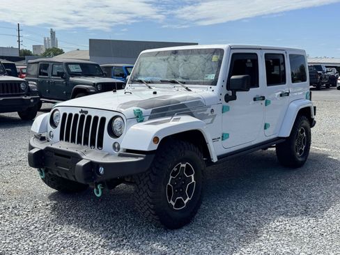Used 2017 Jeep Wrangler Unlimited Sahara AWD/4WD image 23
