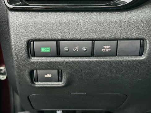 Used 2023 Nissan Sentra SV w/ All-Weather Package FWD image 17