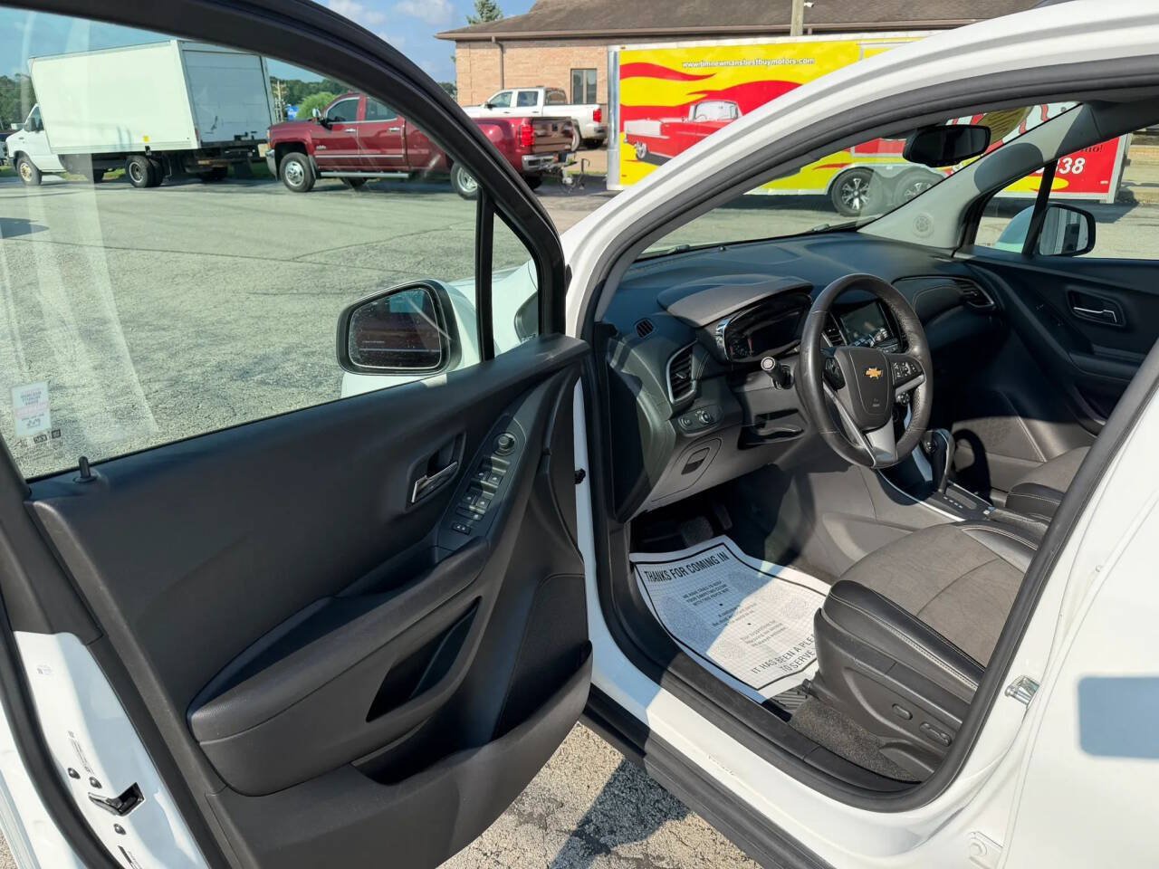 Used 2018 Chevrolet Trax LT w/ LT Convenience Package AWD/4WD image 9