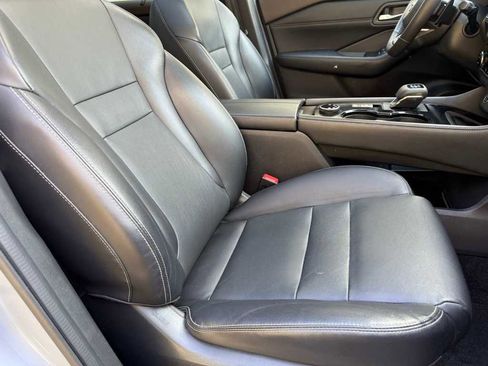 Used 2022 Nissan Rogue SL w/ SL Premium Package image 9