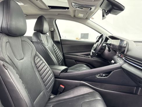 Used 2022 Hyundai Elantra Limited w/ Preferred Accessory Package image 33