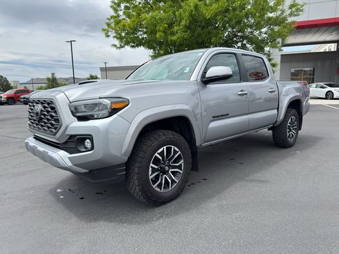 Used 2021 Toyota Tacoma TRD Sport w/ TRD Premium Sport Package AWD/4WD image 5