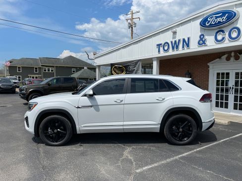 Used 2024 Volkswagen Atlas Cross Sport SEL R-Line AWD/4WD image 8