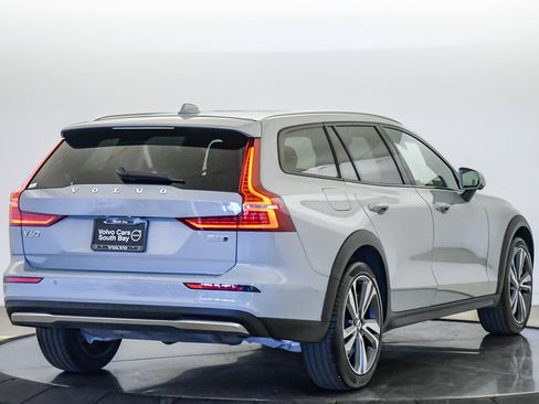 Certified 2025 Volvo V60 B5 Cross Country Plus AWD/4WD image 5