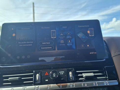 New 2026 Nissan Pathfinder Platinum FWD image 9