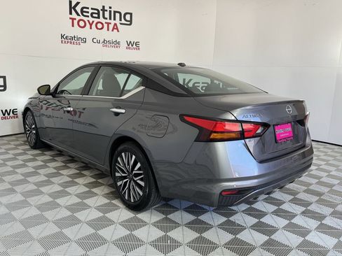 Used 2025 Nissan Altima 2.5 SV FWD image 7