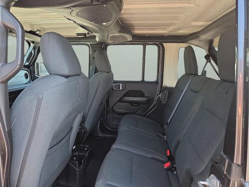 Used 2025 Jeep Wrangler Unlimited Sahara AWD/4WD image 10