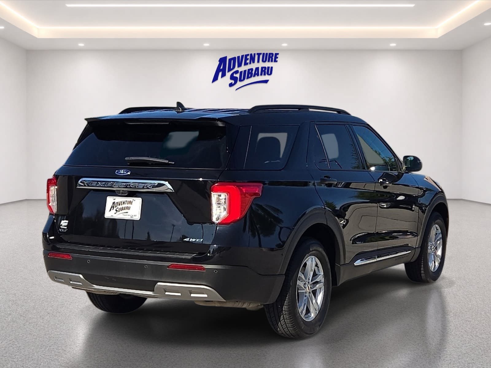 Used 2023 Ford Explorer XLT w/ Equipment Group 202A AWD/4WD image 6