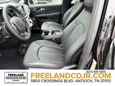 New 2027 Chrysler Pacifica Select FWD image 20