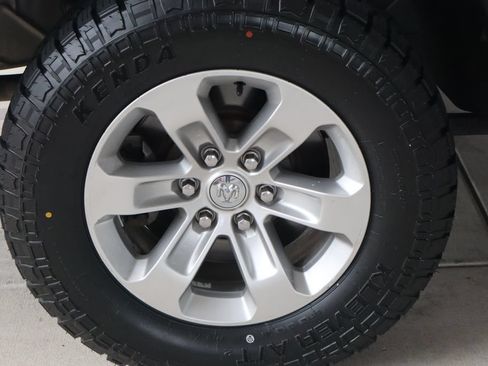Used 2019 RAM 1500 Laramie AWD/4WD image 10