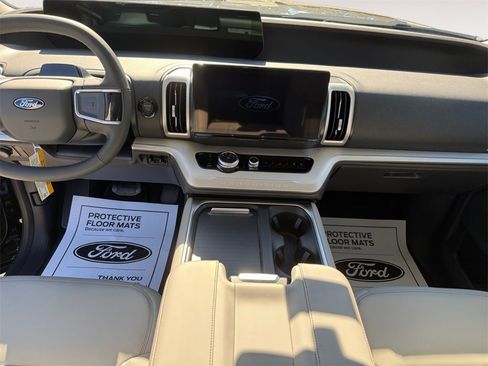 New 2025 Ford Expedition Active image 10