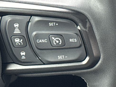 Used 2025 Jeep Gladiator Mojave w/ Convenience Group AWD/4WD image 19