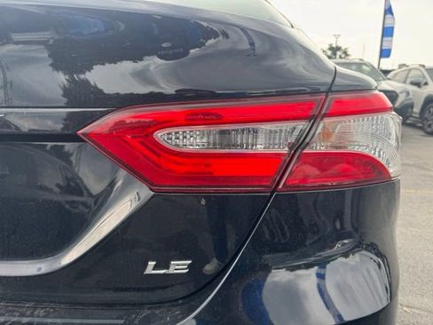 Used 2018 Toyota Camry LE w/ Convenience Package FWD image 5
