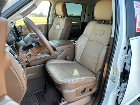 Used 2024 RAM 3500 Limited image 11