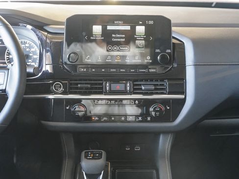 Used 2025 Nissan Pathfinder SL FWD image 15