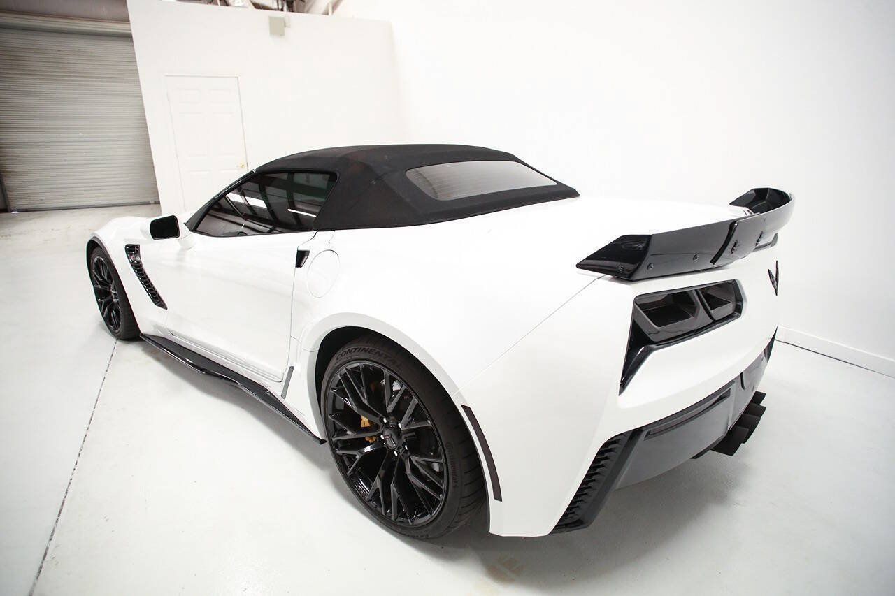 Used 2016 Chevrolet Corvette Z06 w/ 3LZ Preferred Equipment Group RWD image 4