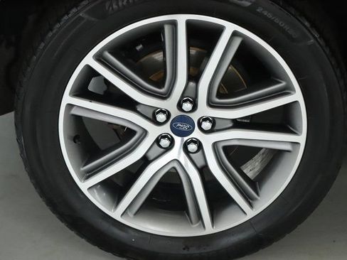 Used 2019 Ford Edge Titanium w/ Equipment Group 301A AWD/4WD image 12