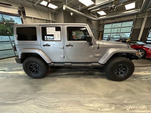 Used 2013 Jeep Wrangler Unlimited Sahara w/ Connectivity Group AWD/4WD image 22