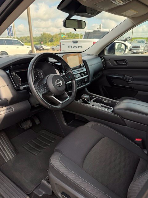 Used 2024 Nissan Pathfinder SV FWD image 31