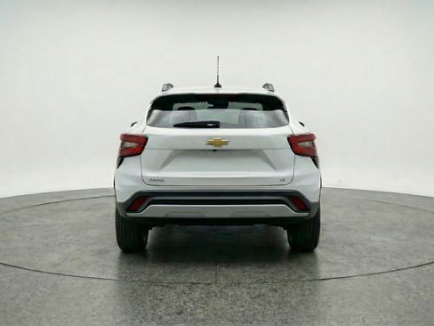 Used 2025 Chevrolet Trax LT image 7