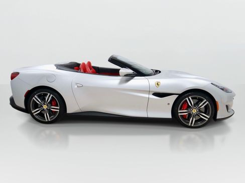 Certified 2019 Ferrari Portofino RWD image 6