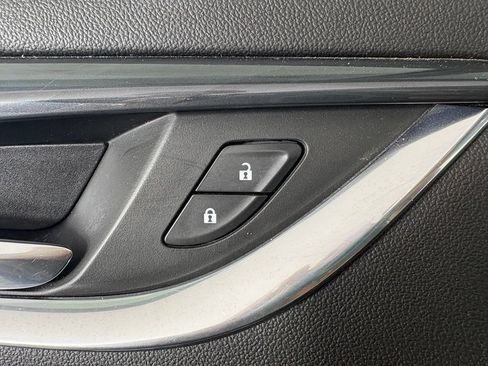 Used 2021 Buick Enclave Essence w/ Sport Touring Edition FWD image 17