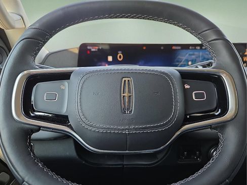 Certified 2025 Lincoln Navigator Reserve AWD/4WD image 21