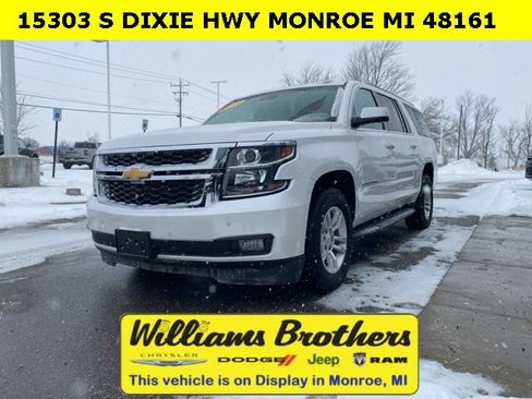 Used 2017 Chevrolet Suburban LT image 2