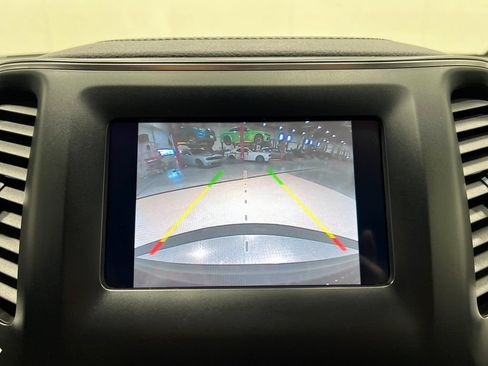 Used 2019 Jeep Cherokee Latitude Plus w/ Comfort/Convenience Group FWD image 11