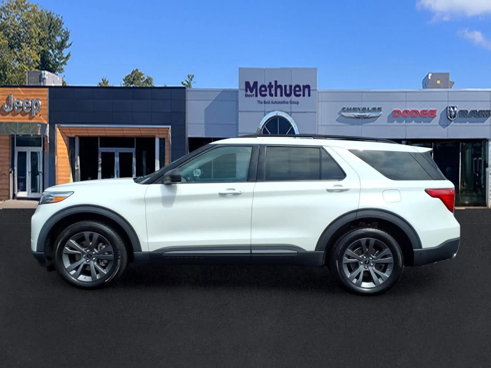 Used 2021 Ford Explorer XLT w/ Equipment Group 202A AWD/4WD image 9