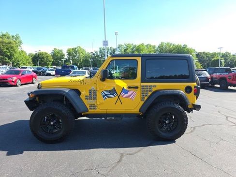 Used 2020 Jeep Wrangler Sport AWD/4WD image 2
