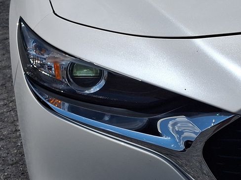Used 2019 MAZDA MAZDA3 Sedan w/ Preferred Package FWD image 9