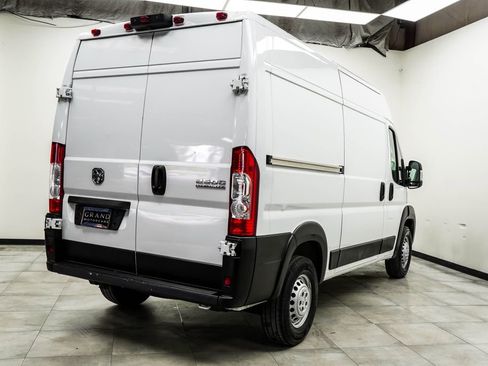 Used 2025 RAM ProMaster 2500 w/ Convenience Group FWD image 10