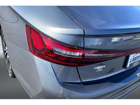 Used 2025 Volkswagen Jetta SE FWD image 19