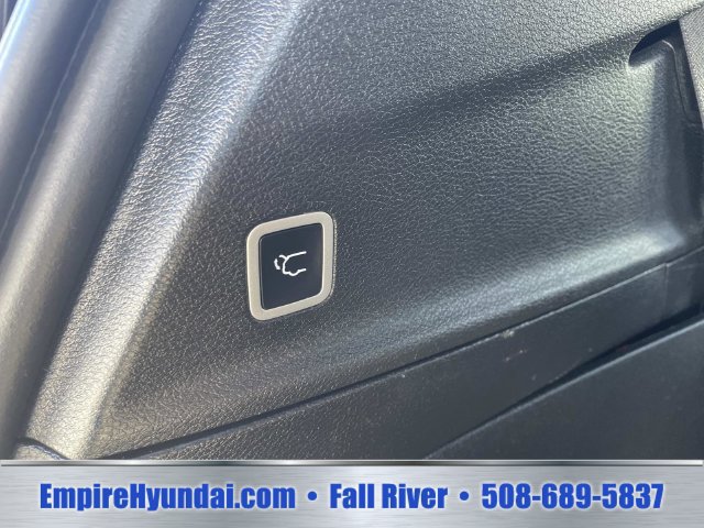 Used 2025 Chrysler Pacifica Select FWD image 7