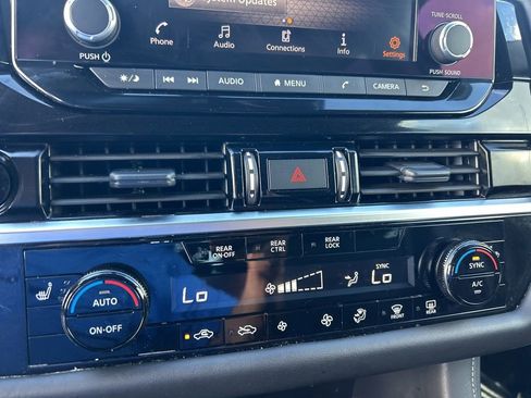 Used 2025 Nissan Pathfinder SV image 41