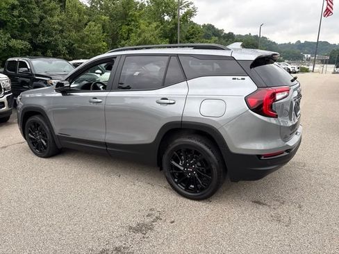 Used 2023 GMC Terrain SLE w/ Driver Convenience Package AWD/4WD image 3
