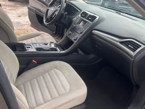 Used 2018 Ford Fusion S image 5