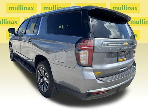 Used 2021 Chevrolet Suburban LT image 8