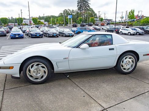 Used 1995 Chevrolet Corvette Convertible RWD image 8