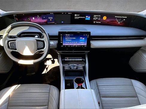 Used 2024 Lincoln Nautilus Reserve image 12