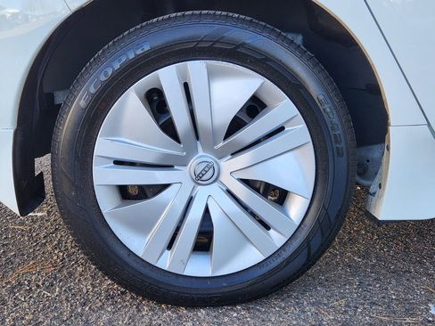 Used 2025 Nissan Leaf S image 14