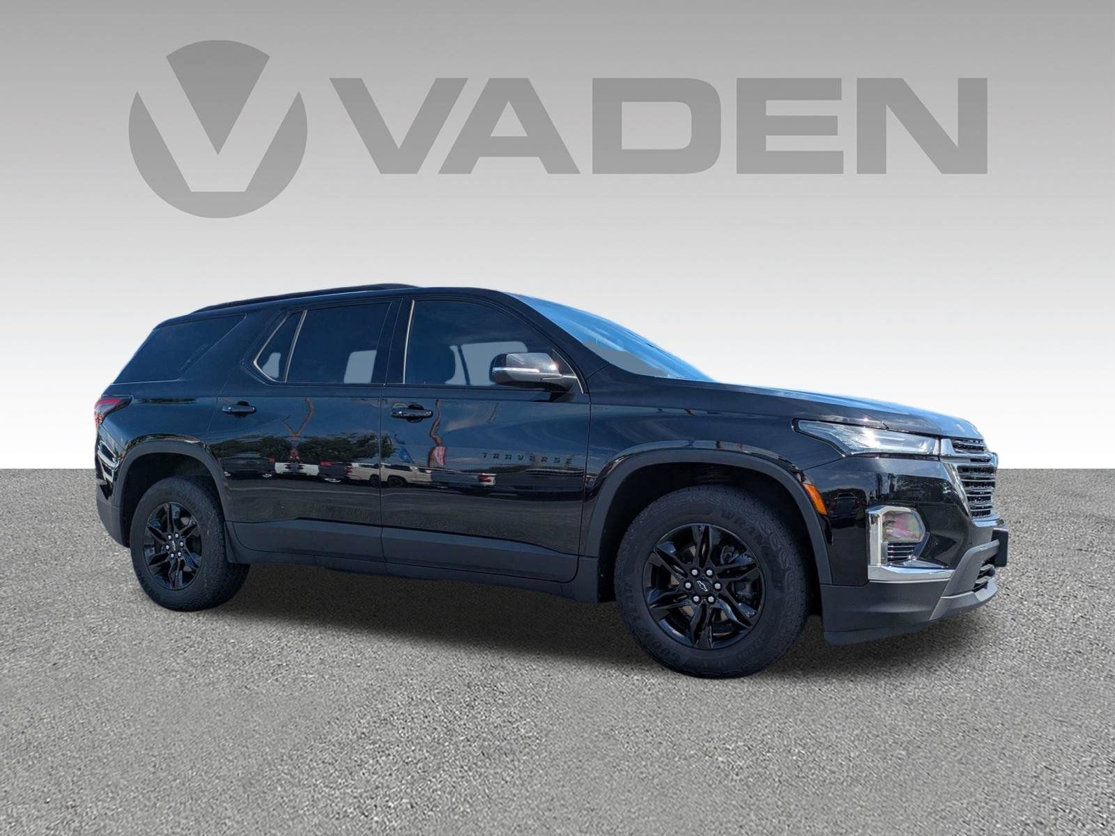 Used 2024 Chevrolet Traverse LT w/ Midnight/Sport Edition AWD/4WD image 3