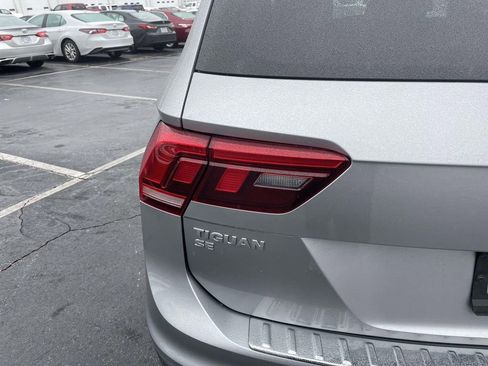 Used 2021 Volkswagen Tiguan SE w/ Panoramic Sunroof Package image 20