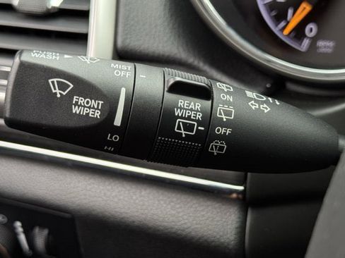 Used 2022 Jeep Grand Cherokee Limited image 24