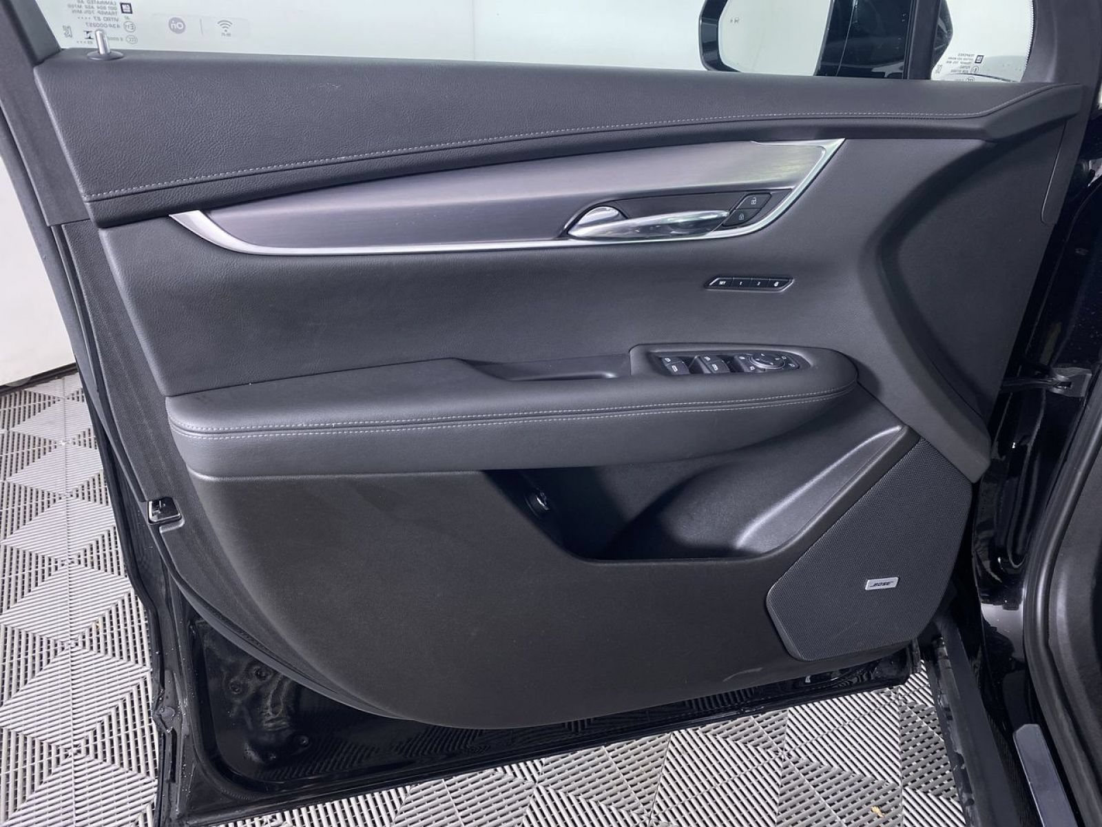 Certified 2024 Cadillac XT6 Luxury w/ LPO, Floor Liner Package AWD/4WD image 12