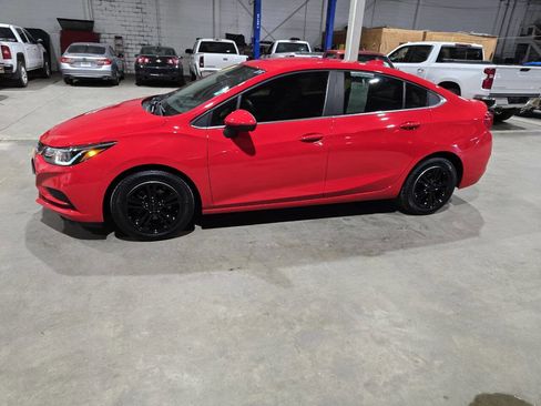 Used 2016 Chevrolet Cruze LT image 4